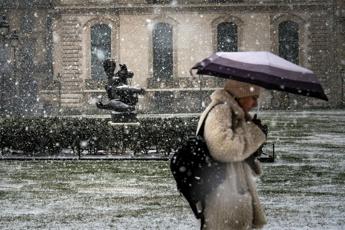 Venti di tempesta e neve fino in Pianura, è ancora maltempo artico sull’Italia