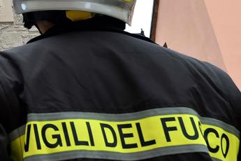 Crolla palazzina a Sessa Aurunca, 4 estratti vivi: si cercano dispersi