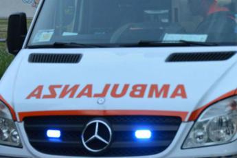 Ascensore precipita a Palermo, grave una donna: feriti anche 3 bambini