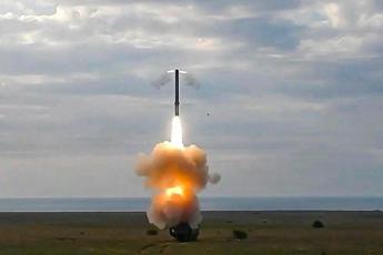 Putin lancia l’Oreshnik, cosa sappiamo del nuovo missile “indistruttibile” dello zar