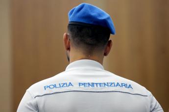 Trapani, violenze e abusi in carcere: arrestati 11 poliziotti penitenziari e 14 sospesi