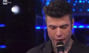 Fedez, la mamma tranquillizza i fan: “Malore? Niente di grave”