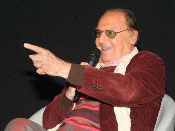 Renzo Arbore: “Invidio i giovani, non si rendono conto del potenziale della tecnologia”